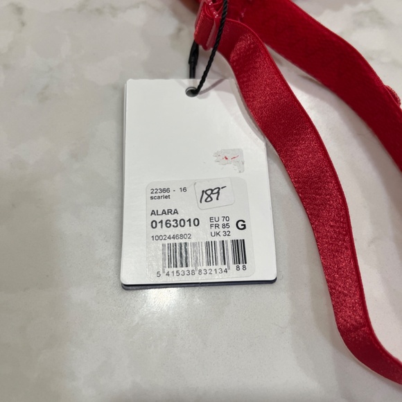 Bras - Picture 2 of 3